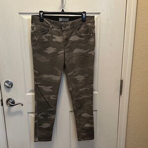 Camouflage Skinny Pants